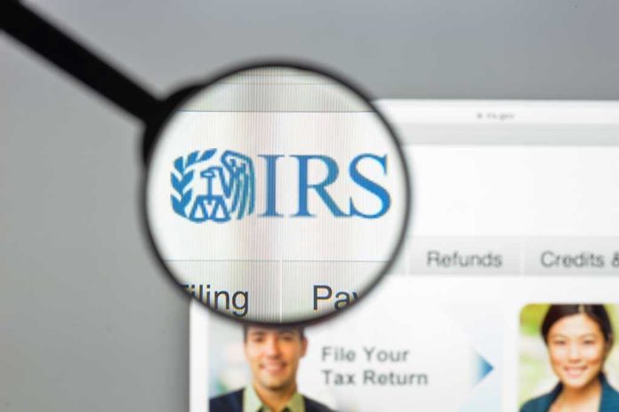 696480121 Magnifying glass over IRS website.