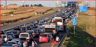 Fuel Crisis Deepens in Russia as Officials Downplay Impact Huge queues at gas stations in Crimea; the fuel crisis on the peninsula is intensifying