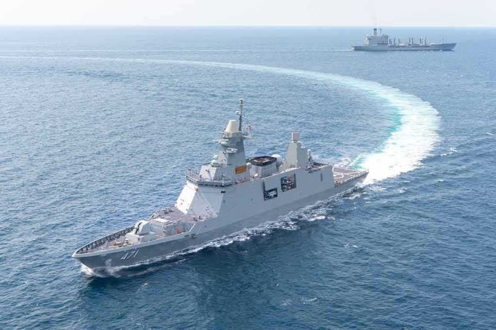 shutterstock_1387024358-1 naval warship making a sharp turn at sea