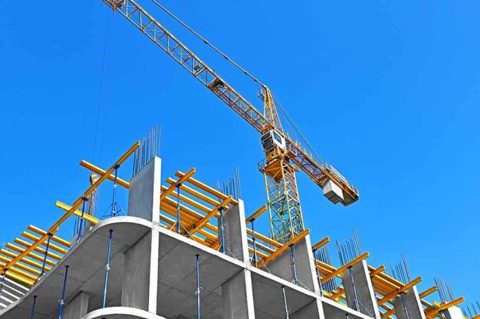 shutterstock_1920687122 Tower crane over concrete building under construction