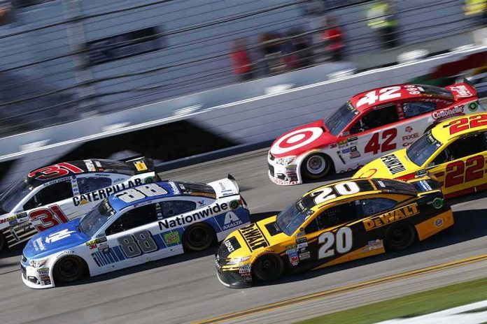 shutterstock_596617100 Stock cars racing side by side on a banked track